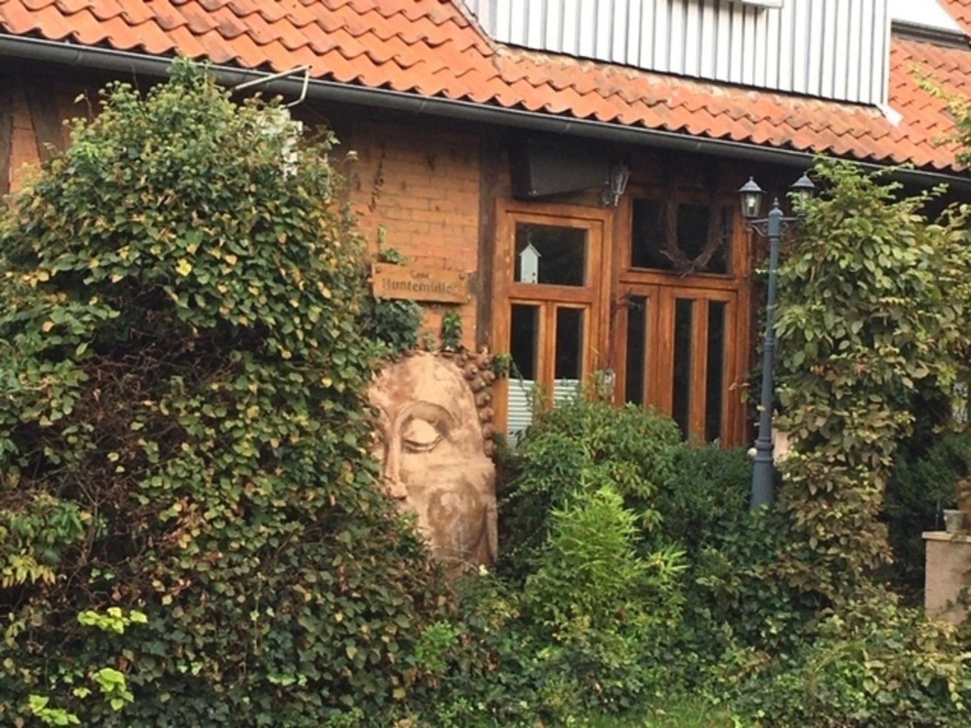 Grosse Hobbithoehle Mit Gemeinschaftsgarten Нойштадт-ам-Рюбенберге Экстерьер фото